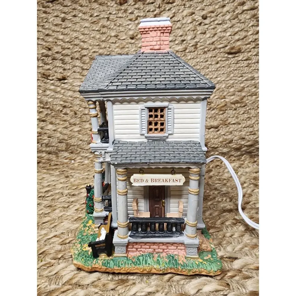Lemax Carole Towne Collection Savannah Bed & Breakfast Christmas Village Lighted